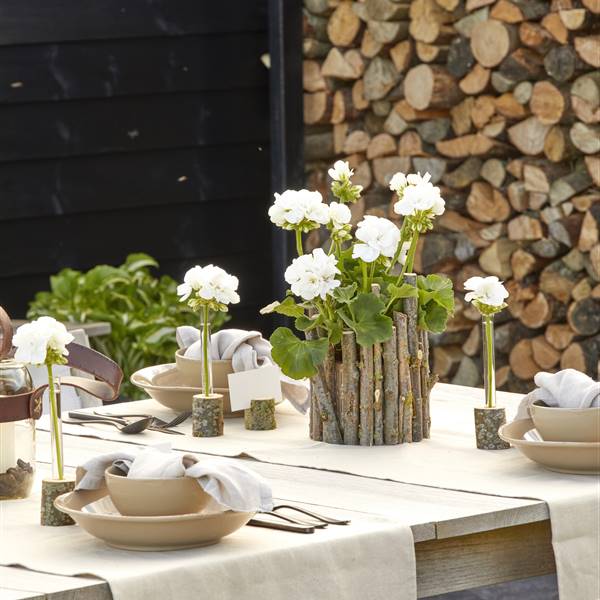Cómo decorar una mesa de verano con geranios: ideas DIY con un estilo fresco y natural