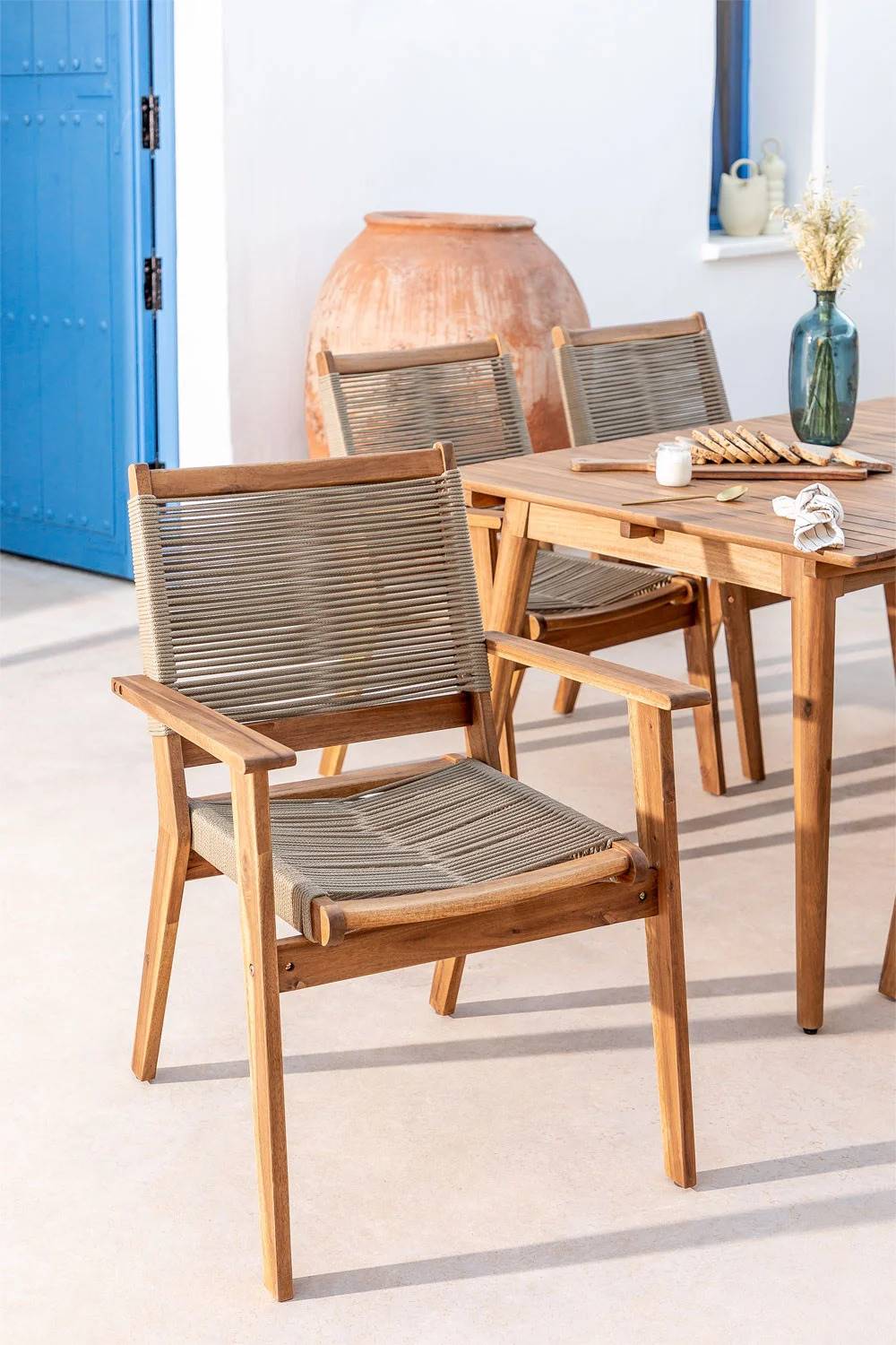 Rebajas muebles de jardín de Sklum: silla apilable de madera y asiento de cuerda trenzada 