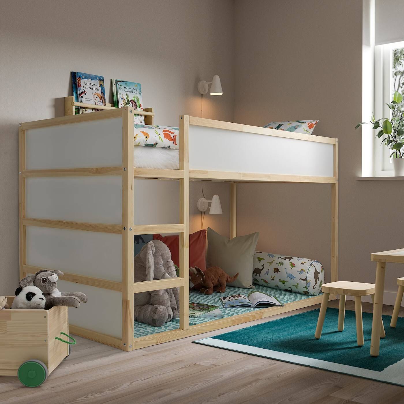 Cama infantil de IKEA modelo KURA.
