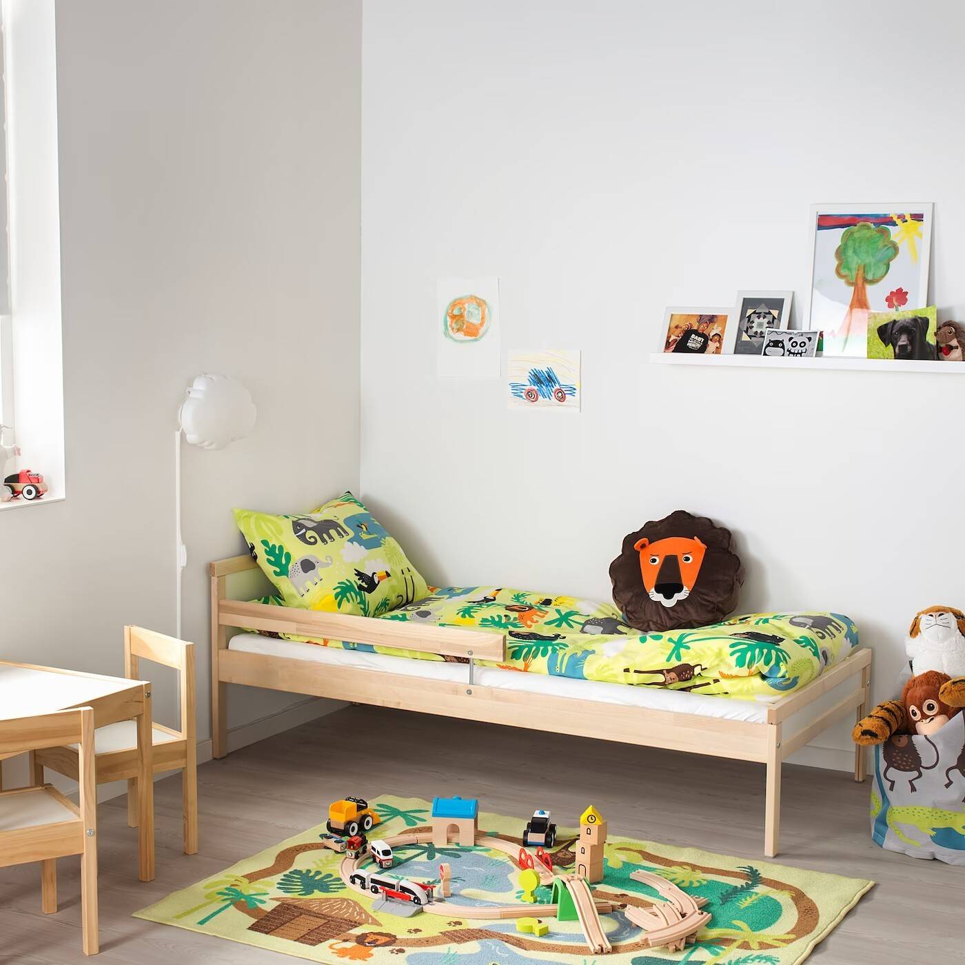 Cama infantil de IKEA modelo SNIGLAR.