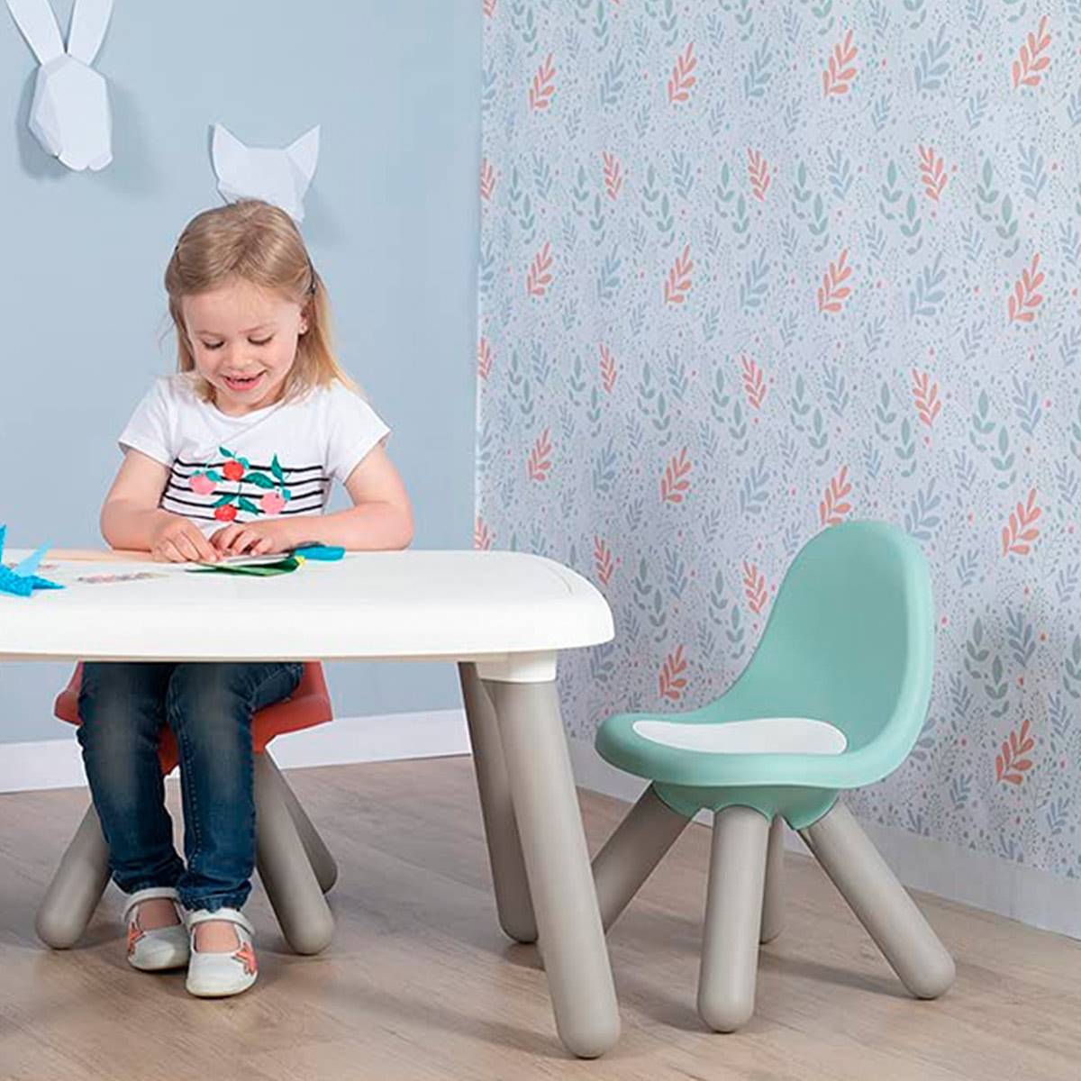 Silla de diseño para mesa infantil de Amazon.