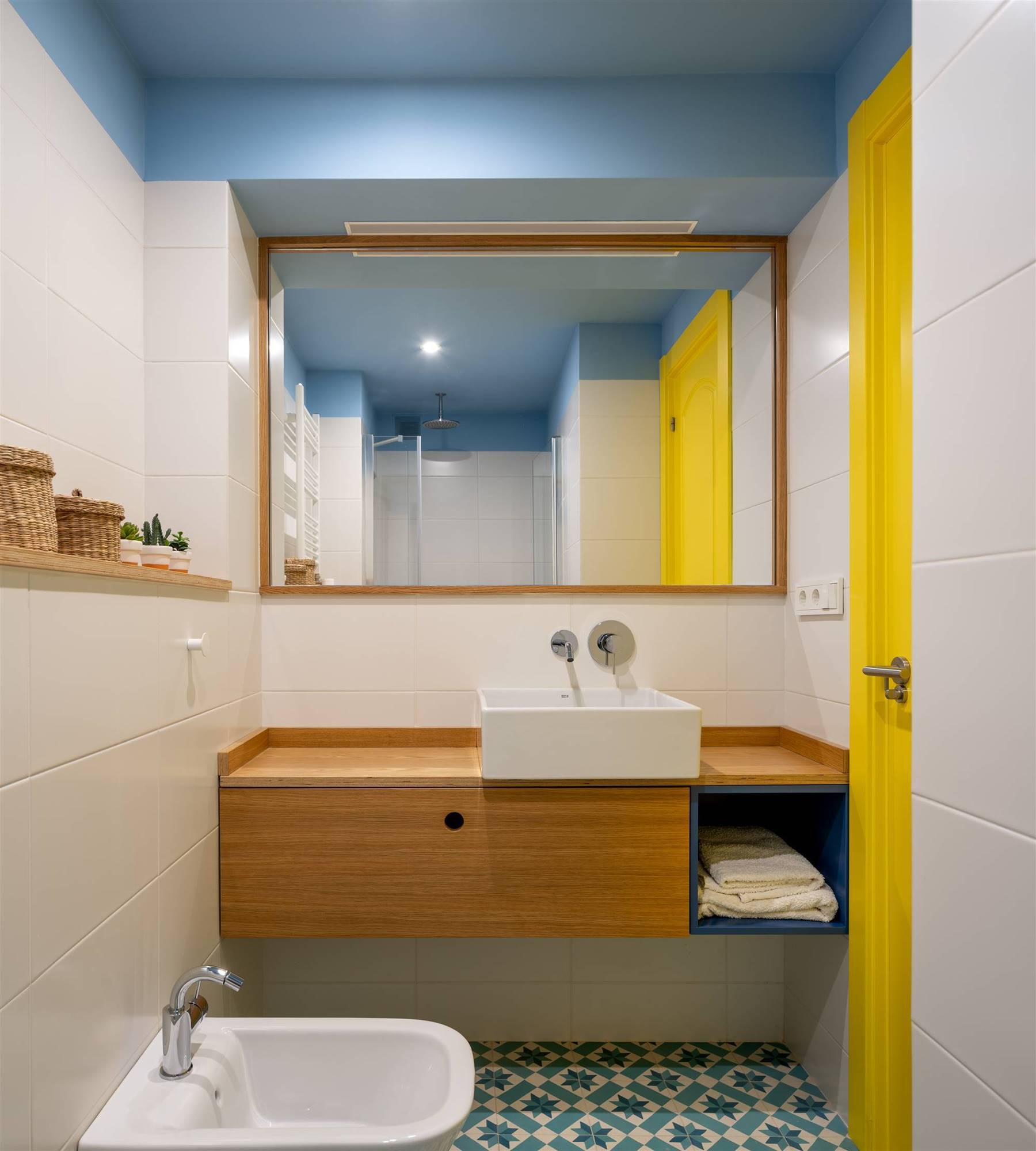 Un baño moderno de diseño tras la reforma de Hiriko Estudio.