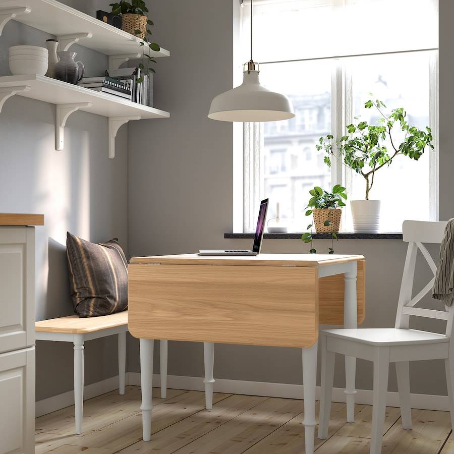 Mesa de cocina con hojas abatibles DANDERYD de IKEA.