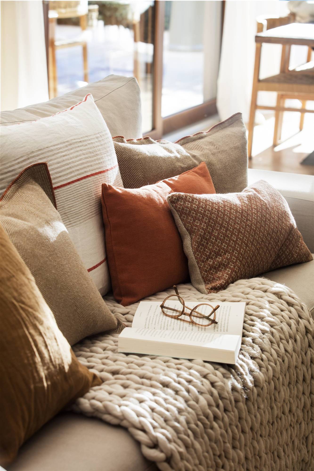 Analítico Asesor marca Mantas para el sofá: un recurso muy El Mueble que da calidez y decora tu  salón