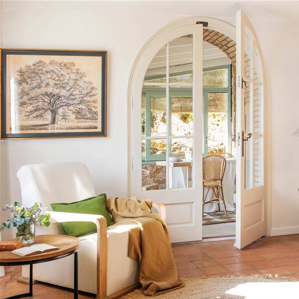 Puertas blancas con cristal: la solución que tu casa necesita para ganar luz, espacio ¡y otras cuantas ventajas!