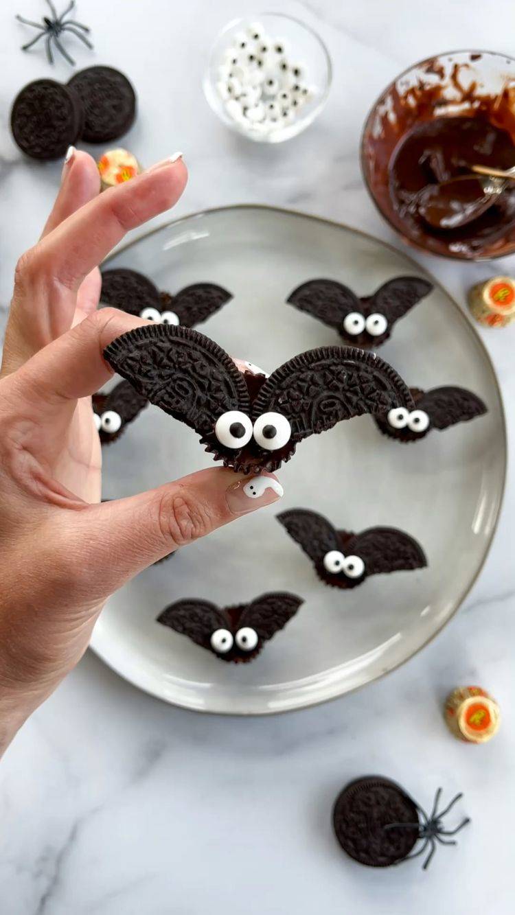 Murciélagos de galleta Oreo para Halloween.