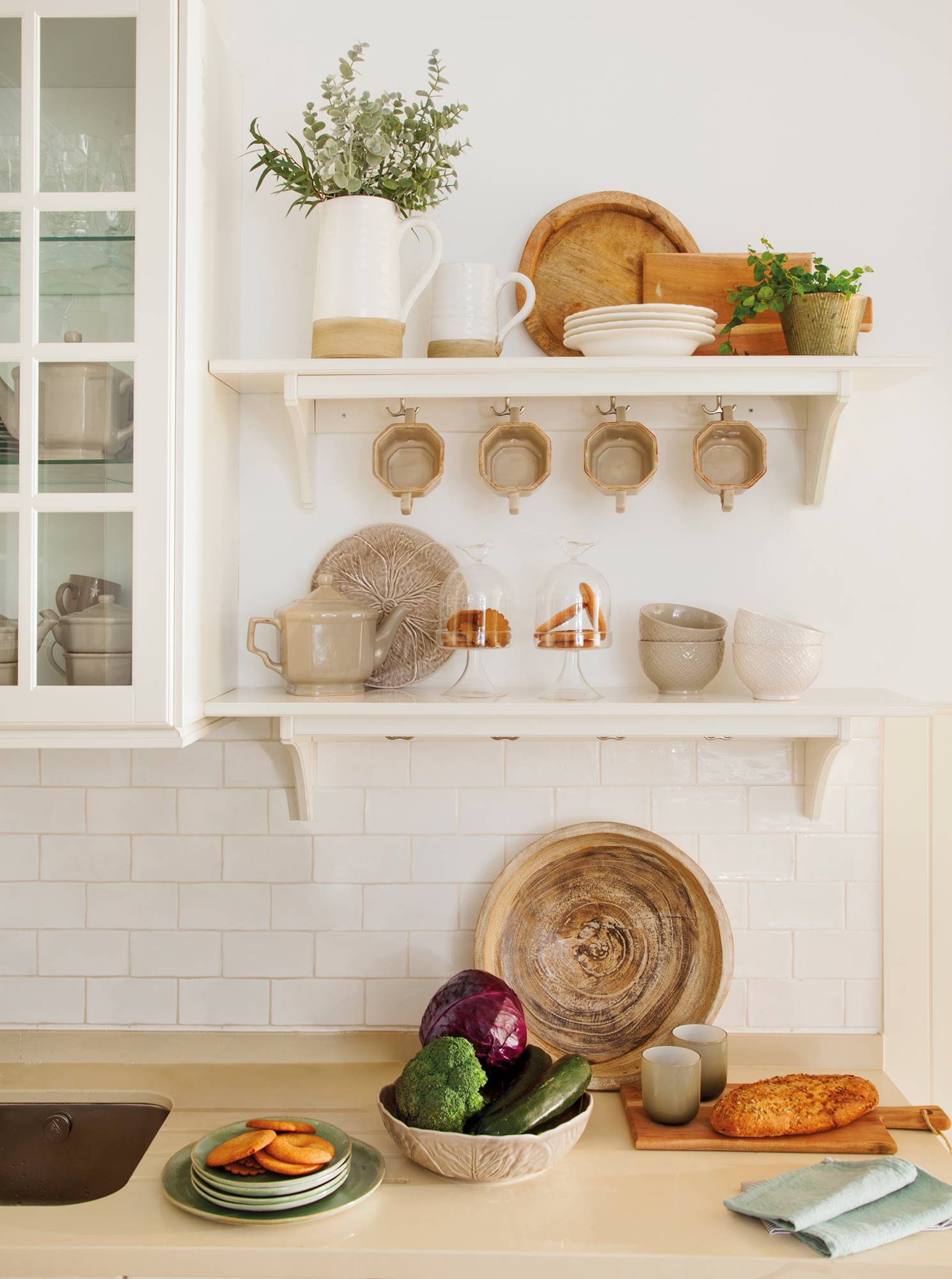 Estantes para cocina: ideas prácticas y decorativas para llevar el orden a  tus paredes