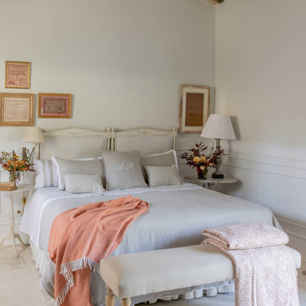 Viste tu cama con estilo con los textiles de gran calidad de Carmen Borja