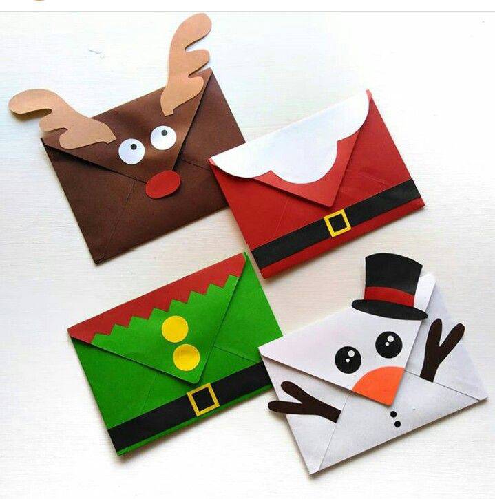 Sobres de tarjetas personalizados con diseños navideños.