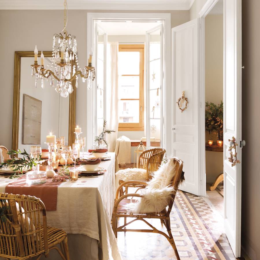 4 mesas de Navidad muy bien decoradas con sus detalles para lucirte (¡y su aperitivo ideal!)