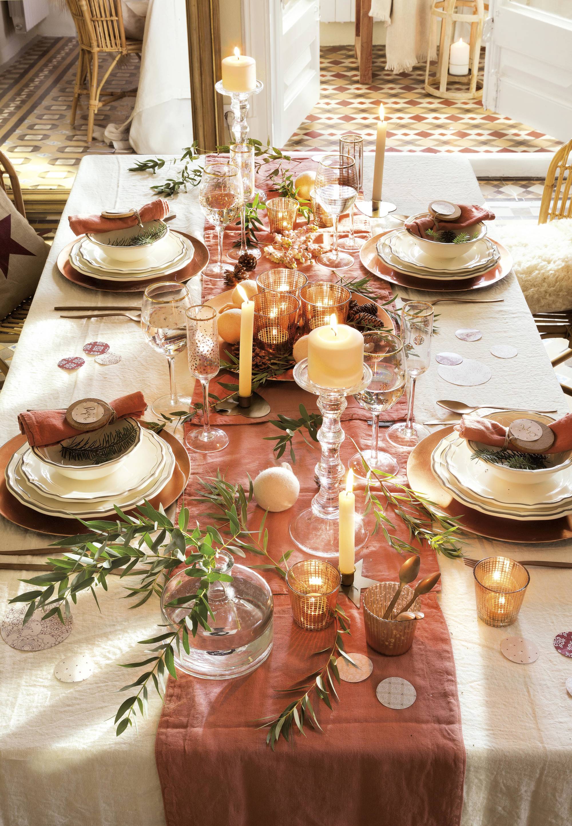 Polo lobo cordura 4 mesas de Navidad muy bien decoradas con sus detalles para lucirte (¡y su  aperitivo ideal!)