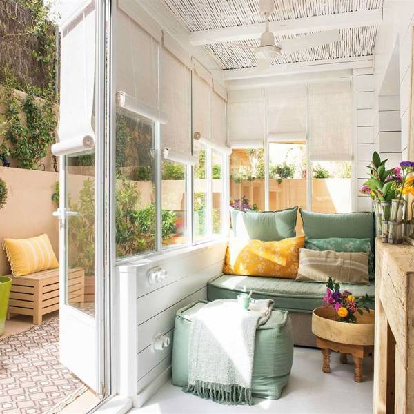 Una casa estilo "Los Hamptons" decorada por Gabriela Conde: tiene mucha luz y un oasis como patio (con vídeo)