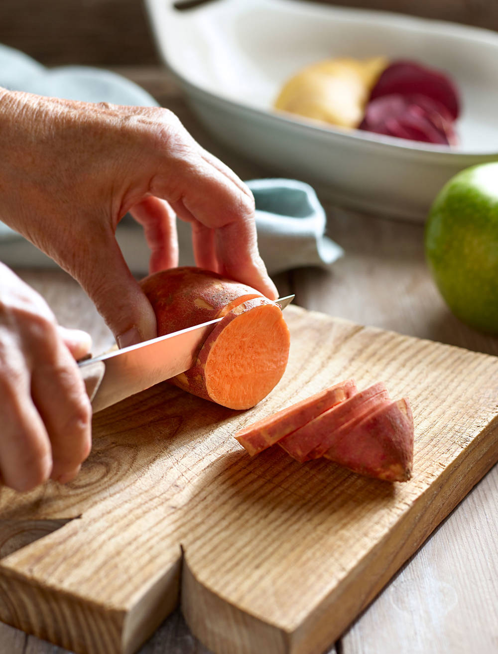 Trucos para afilar los cuchillos de la cocina sin utensilios