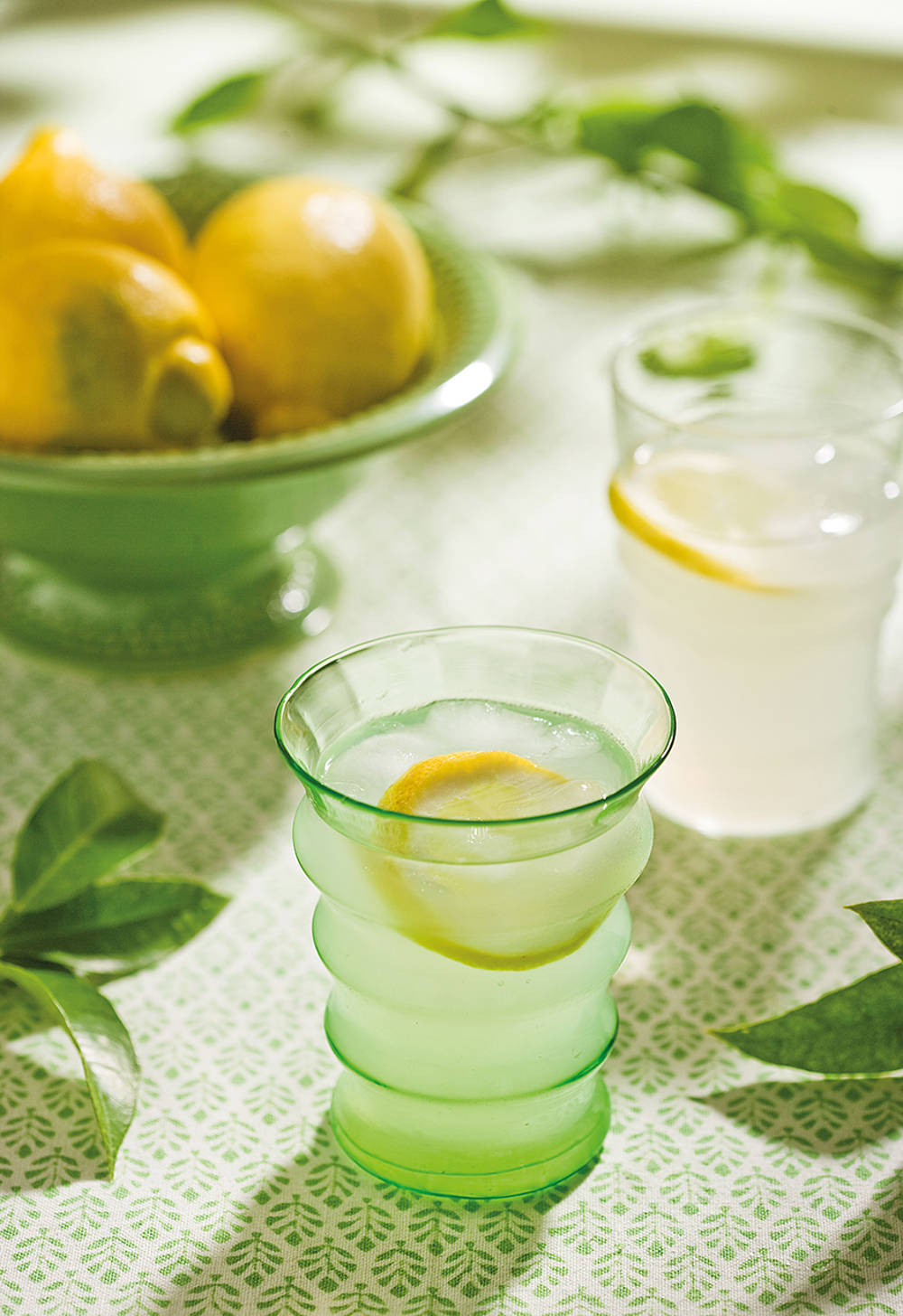 Beneficios del agua con limón en ayunas: ¿verdad o mito?