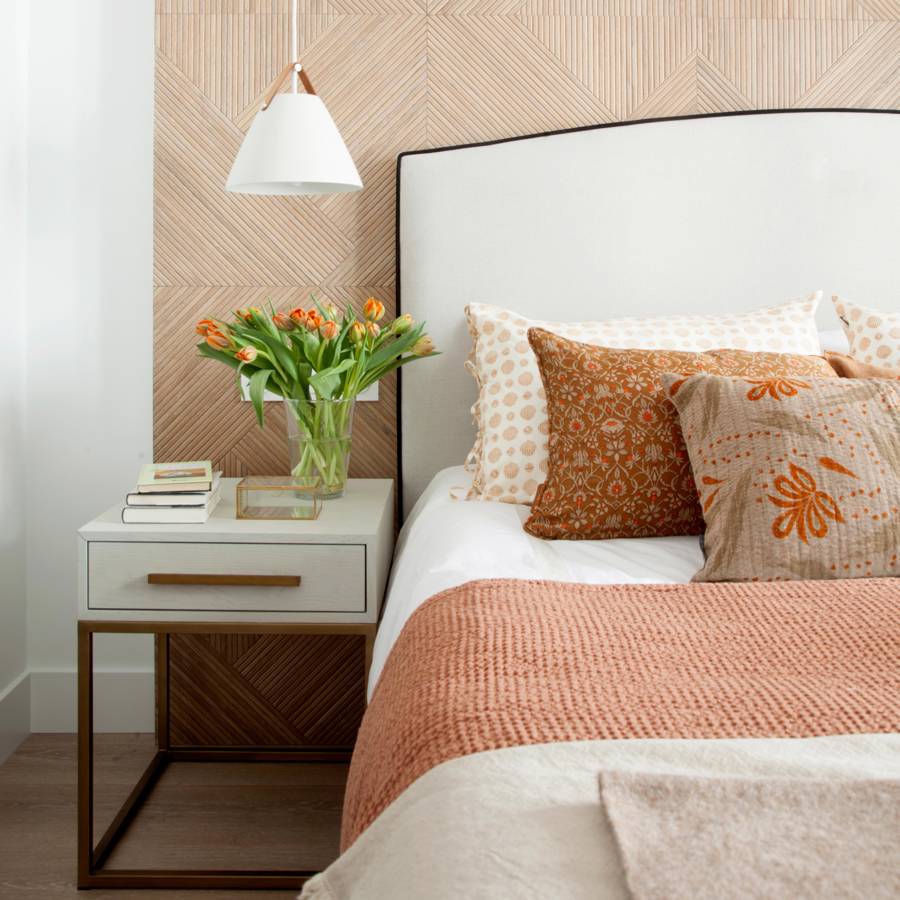 00557386 Dormitorio con pared de cabecero porcelánico imitación a madera