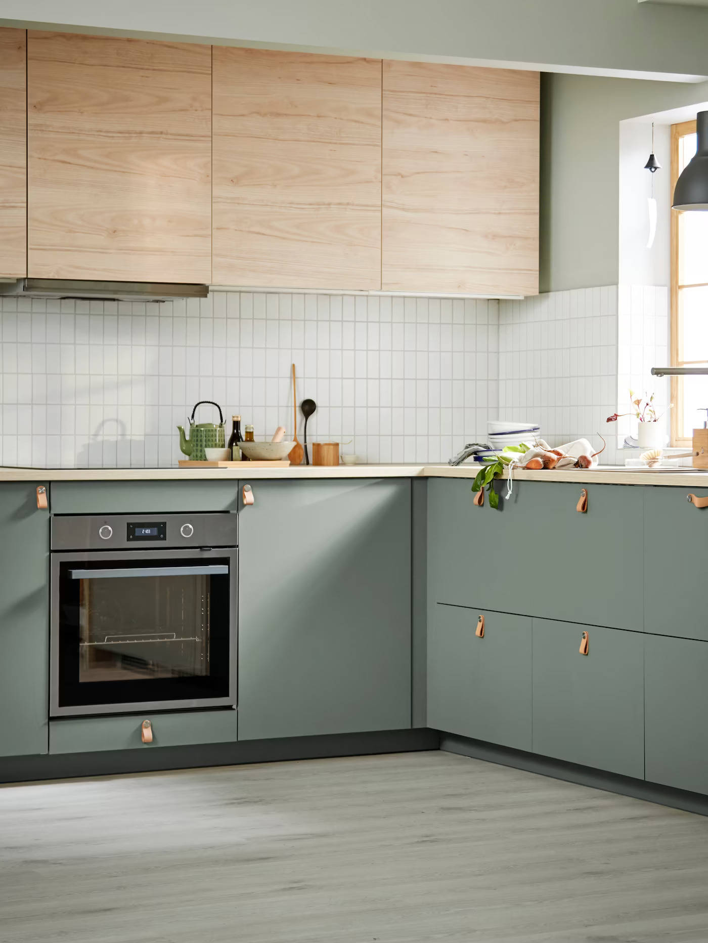 Cocina en color verde y madera de IKEA 2023.