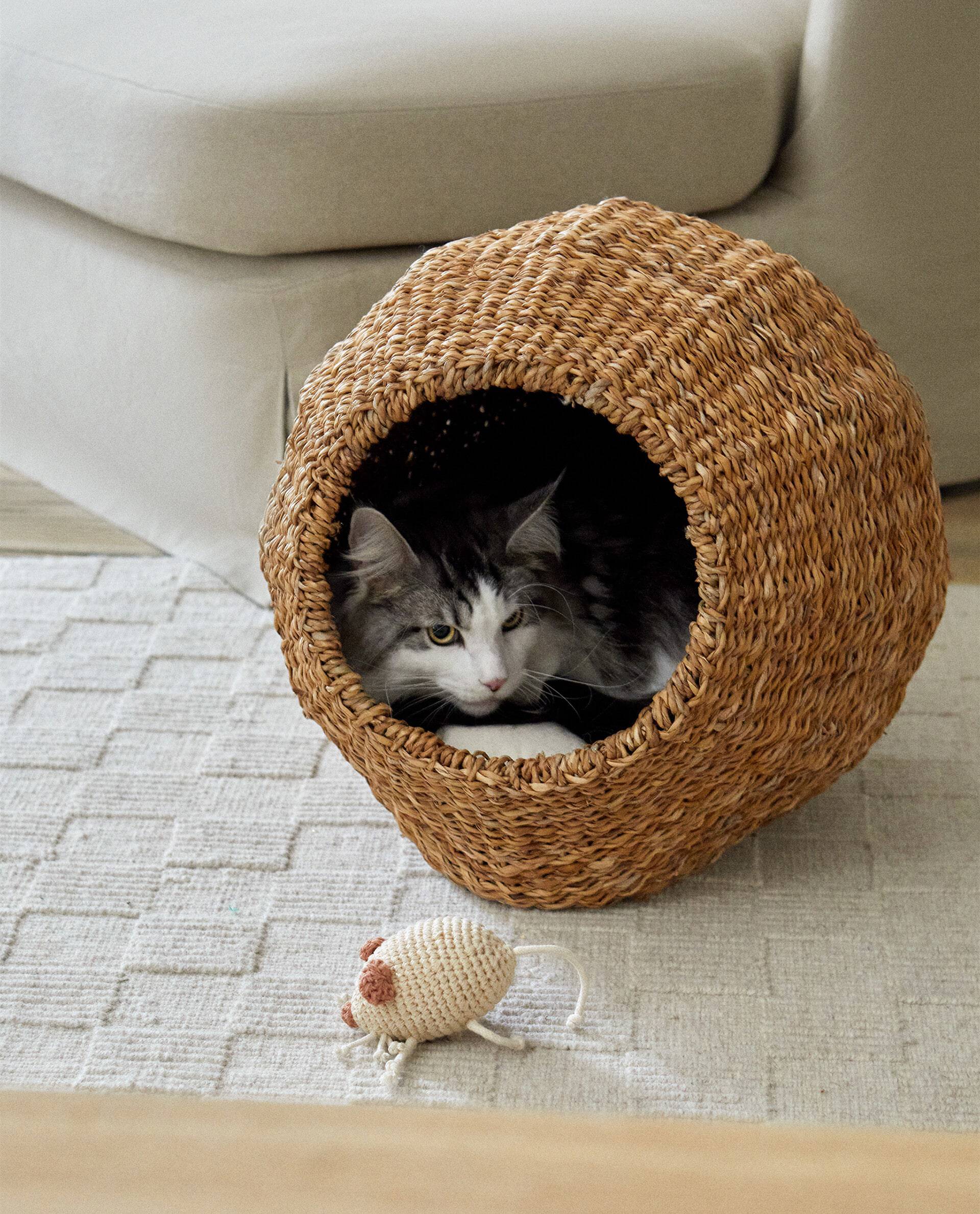Cama para gatos con forma de cesta de Zara Home