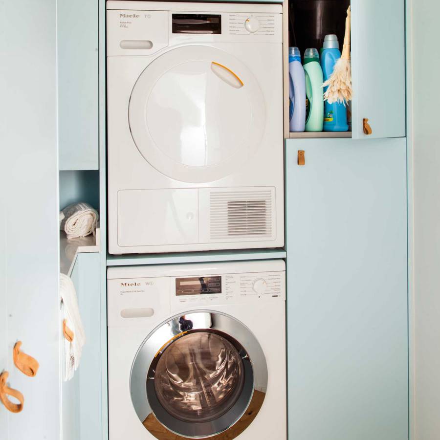 lavadora-y-secadora-en-armario 00517316