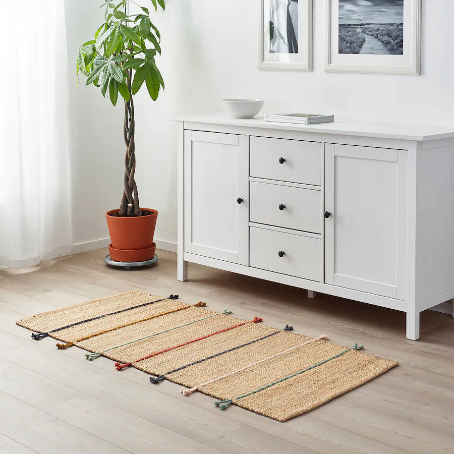 Alfombra de pasillo natural y multicolor modelo RAKLEV de IKEA. 