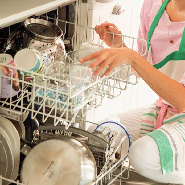Con qué lavar los platos si se te ha acabado el lavavajillas: esta es la solución más efectiva y socorrida