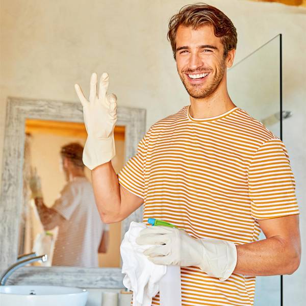 Los 10 trucos más efectivos para limpiar el baño como una profesional, según The Home Academy