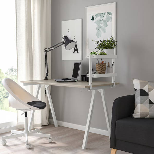 El estante de escritorio de IKEA que no necesita taladro y tu oficina en casa te pide a gritos