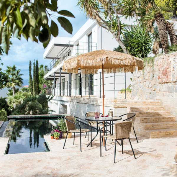 Carrefour tiene los mejores chollos en mesas de exterior para elevar tu terraza o patio a otro nivel. (¡Algunas por menos de 20 €!)