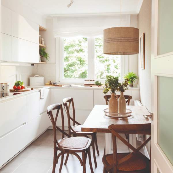 Secretos de interiorista: tres decoradoras nos dan sus trucos para dar estilo a una cocina pequeña