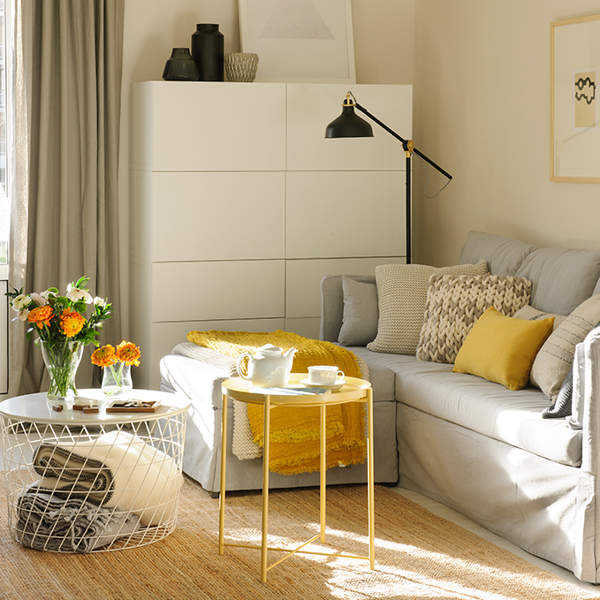 Claves para tener un salón pequeño y ordenado con muebles LOW COST de doble uso de IKEA 