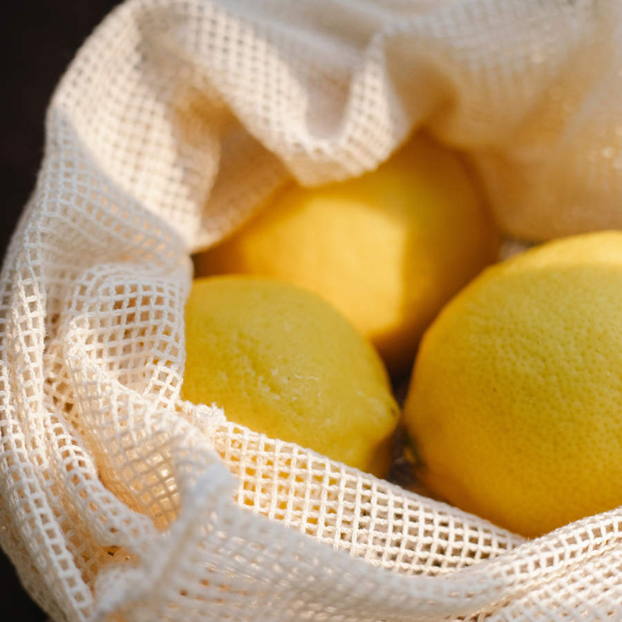 Bolsas de malla con limones