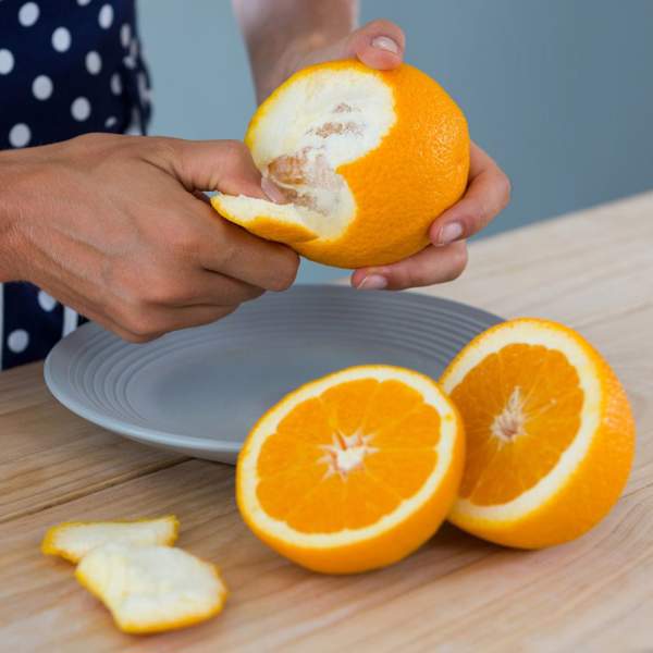 Karlos Arguiñano desvela su increíble truco para pelar naranjas sin ensuciarse las manos (con VÍDEO)