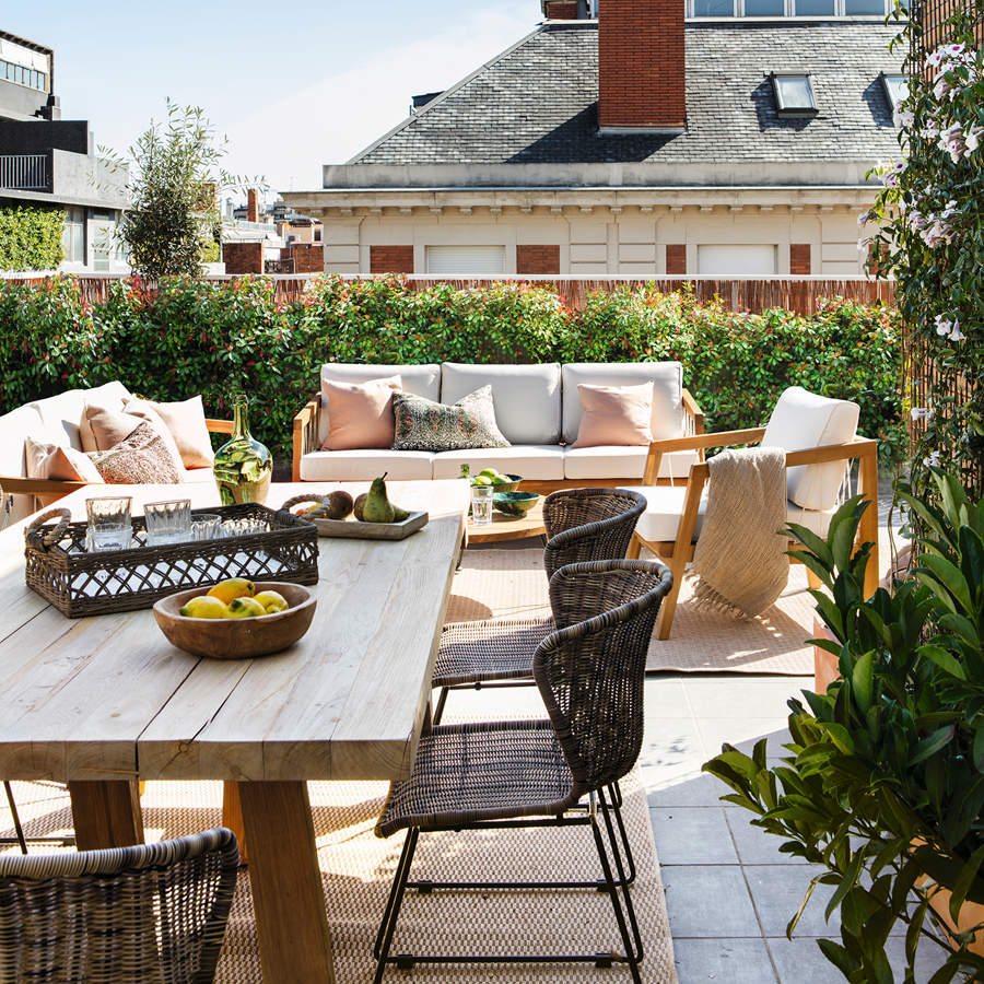 terraza con salon y comedor al aire libre 00562581