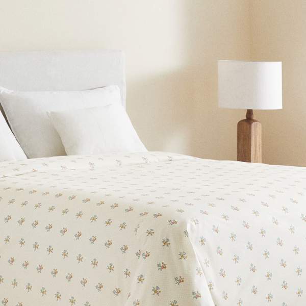 Zara Home agotará su best seller para la cama: está rebajado a menos de 30 euros, es ligero y es perfecto para noches calurosas