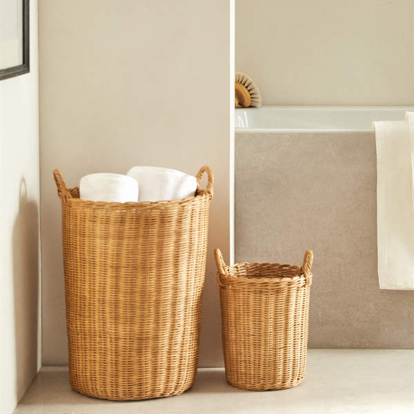 Zara Home rebaja los accesorios (cestos, toallas, espejos, kimonos...) para decorar tu baño este verano (desde 2,99 €)