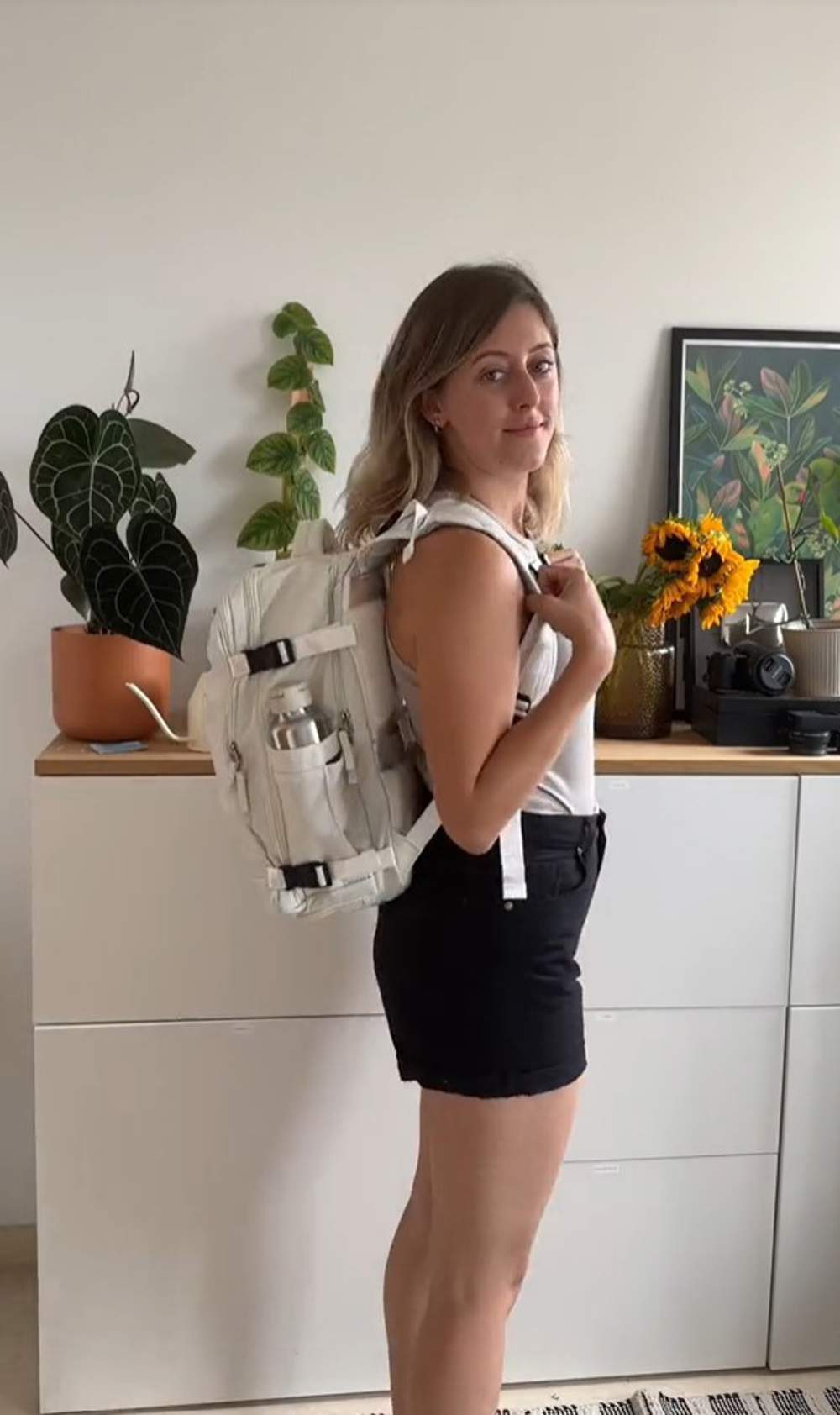Una tiktoker se hace viral al poner a prueba la mochila de viaje  superventas que está arrasando en el  Prime Day