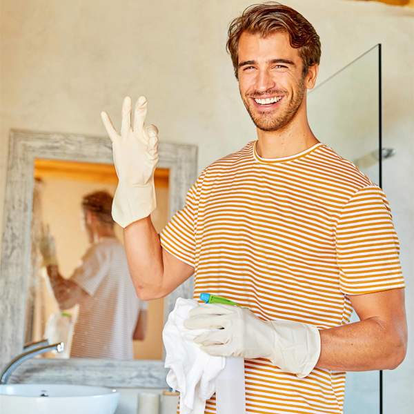 Here are 11 bathroom-cleaning things cleaning pros always do, according to expert Paula Seiton.