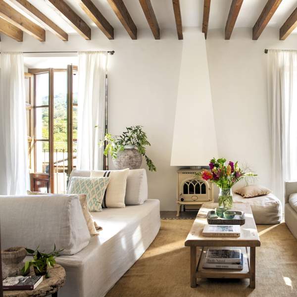 Casas maravillosas que son paraísos de verano: una casa antigua que ha quedado elegante, slow y llena de encanto mediterráneo en Baleares