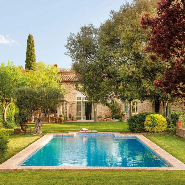 18 casas con piscina sensacionales de la revista El Mueble que inspirarán tu próxima reforma