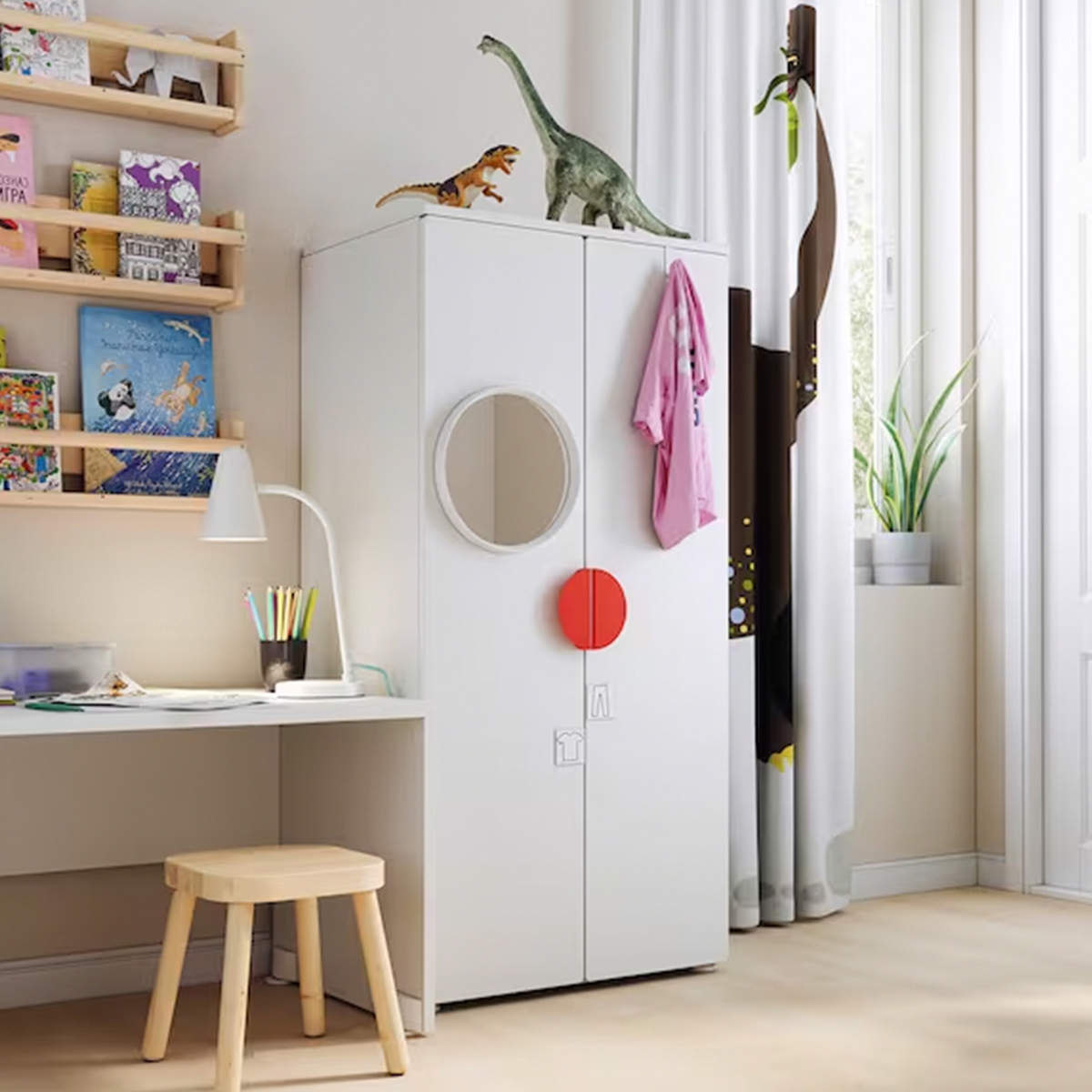 7 ideas fáciles y prácticas de IKEA para ordenar el armario de tus hijos y  mantenerlo siempre organizado