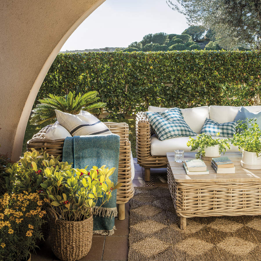 Los mejores sofás para decorar jardines y terrazas - Foto 1
