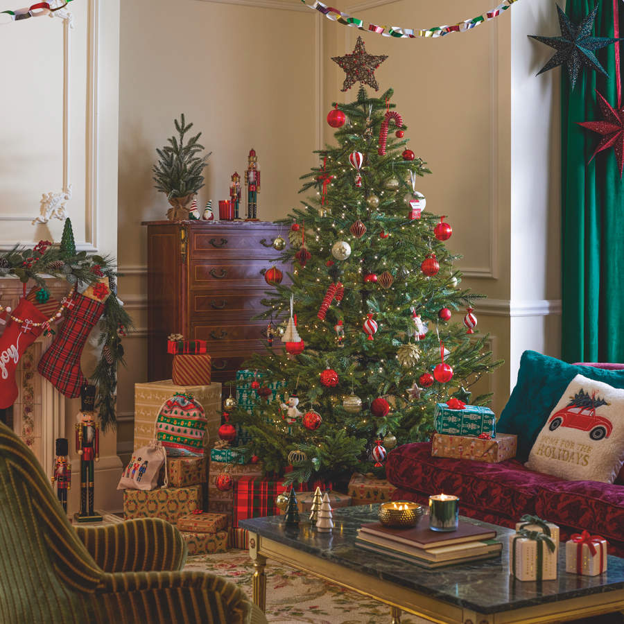 Salón decorado con productos de Primark Home para Navidad 2023