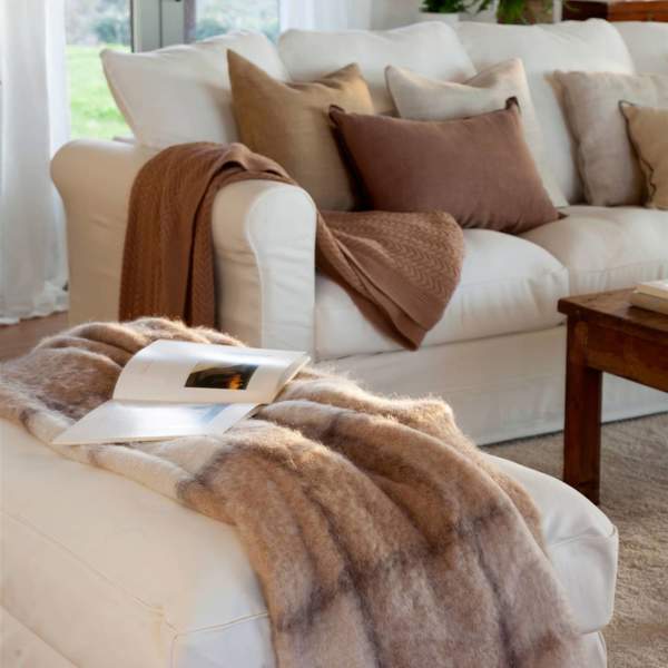 La AEMET confirma que llega el frío: 10 mantas perfectas para abrigar tu casa y llenarla de calidez