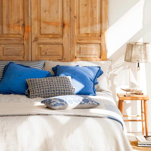 Cabeceros de cama con puertas recuperadas muy originales: el truco decorativo que queda bien, es fácil ¡y barato!
