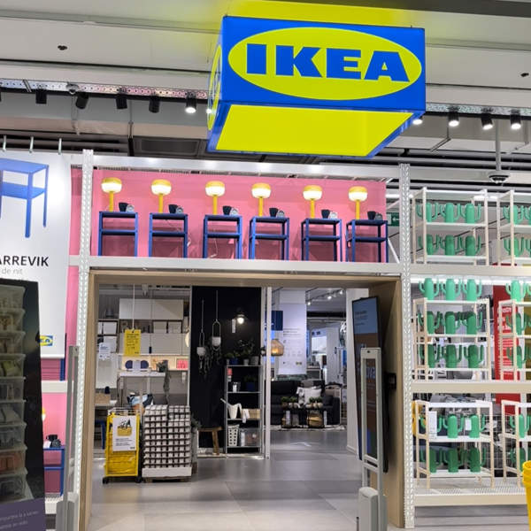 Vamos a la puerta de IKEA a preguntar qué compra la gente (y cuánto se gastan): artículos curiosos, básicos y prácticos | VÍDEO