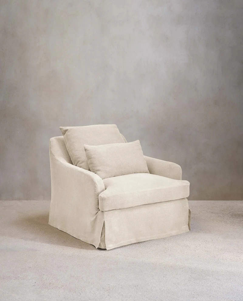 Sofá amplio de lino de color beige