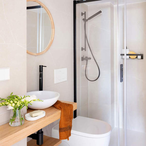 Lidl agotará la estantería elegante y extensible que puedes colocar en la ducha sin hacer agujeros para mantener el baño en orden