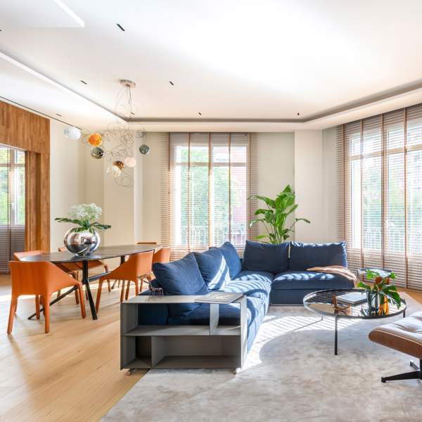 Un piso moderno que respira lujo silencioso para una familia en el barrio de Salamanca (Madrid): tiene el encanto de lo clásico y de la madera