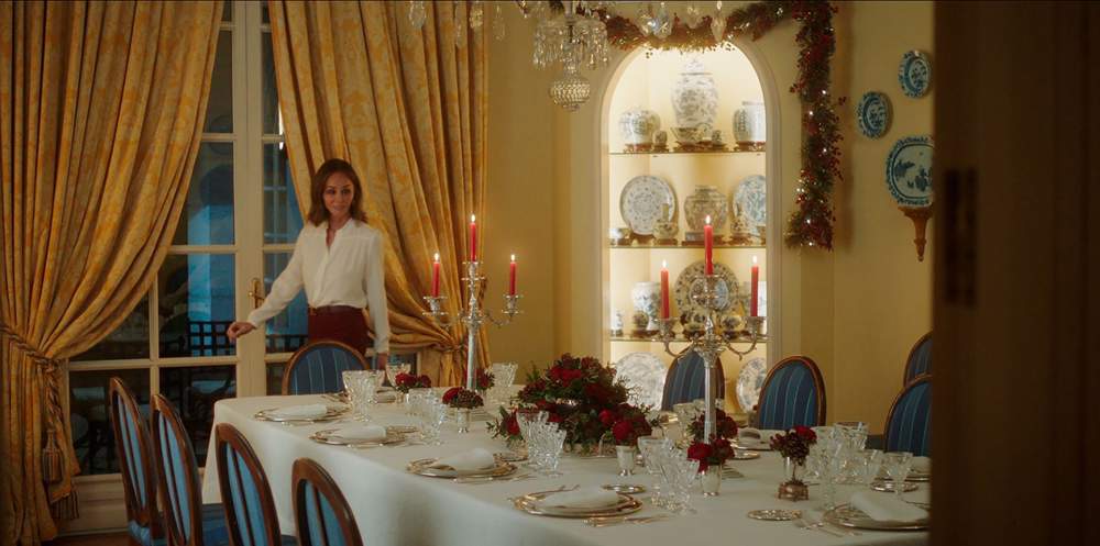 Isabel Preysler en el comedor de su casa decorado de Navidad