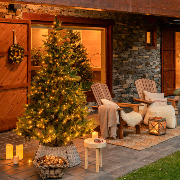 22 ideas de decoración de Navidad para el exterior de casa más bonitas y especiales de la revista El Mueble