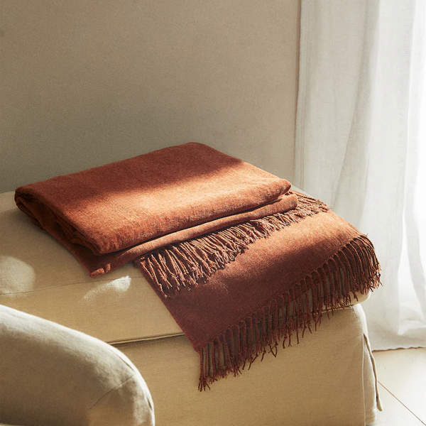 Special Prices de Zara Home: adelántate a las rebajas con esta manta estilosa y calentita que queda súper decorativa